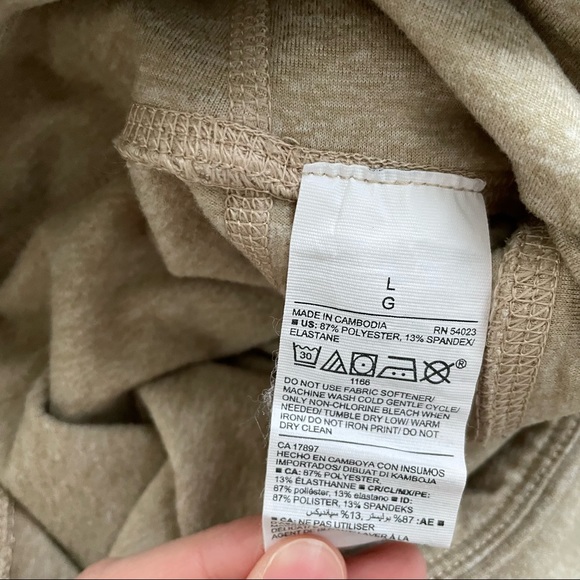 Old Navy High-Waisted Elevate 7/8-Length Color-Block Leggings in Mocha Taffy - Picture 11 of 11